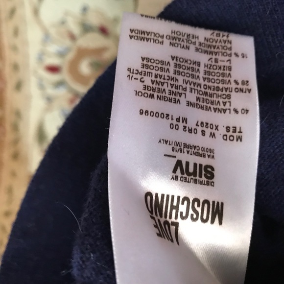 Love ❤️ Moschino Wool Dress - Picture 15 of 16